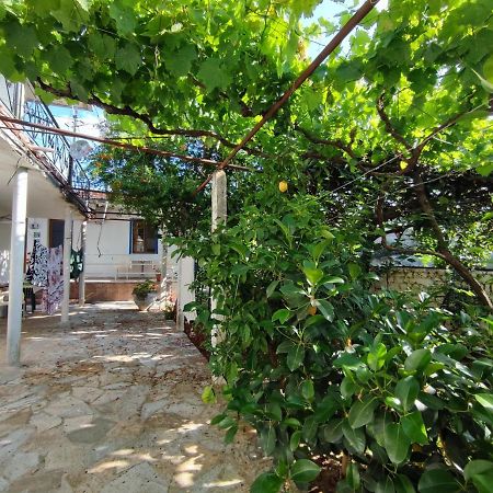 Beach Rooms Himare Bagian luar foto
