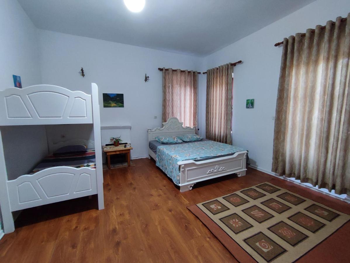 Beach Rooms Himare Bagian luar foto