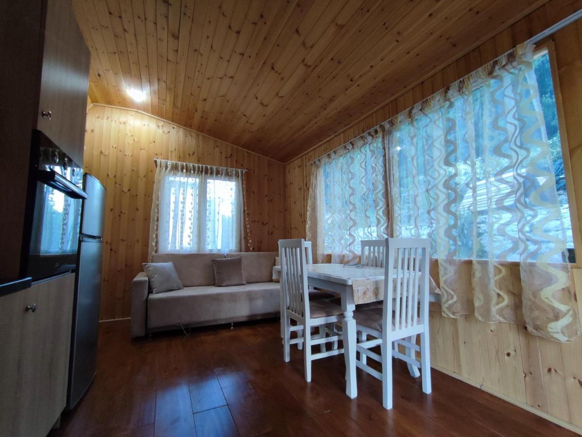 Beach Rooms Himare Bagian luar foto